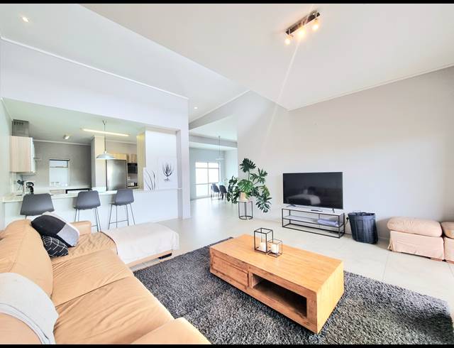 3 BEDROOM APARTMENT TO LET IN OAKLANDS